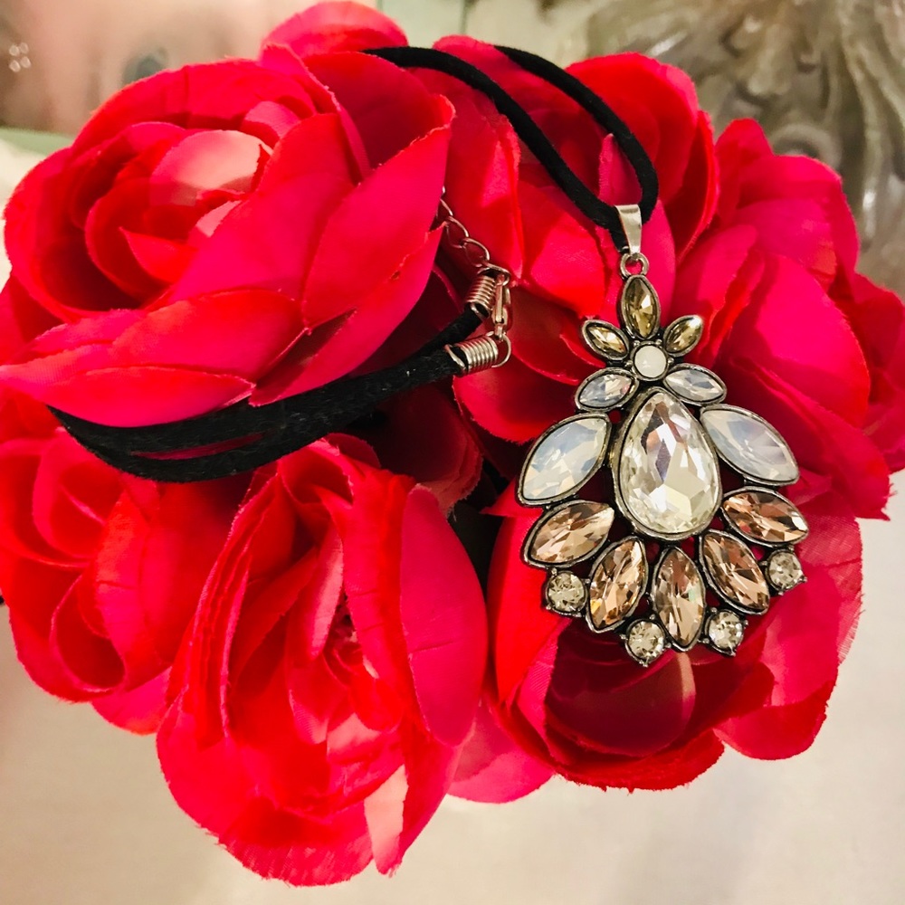 Rhinestone cluster necklace with velvet chain